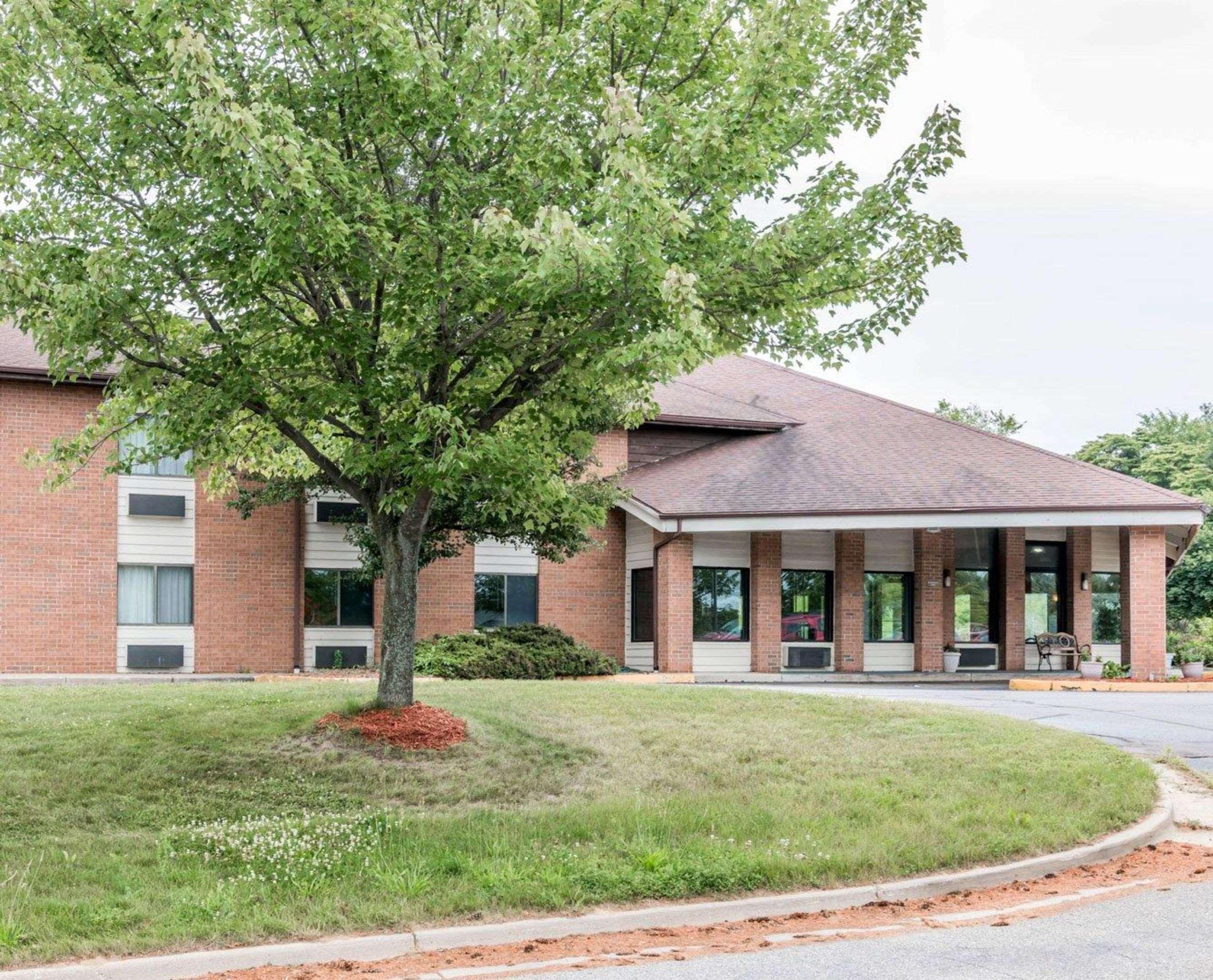 Quality Inn Grand Rapids North Exterior foto